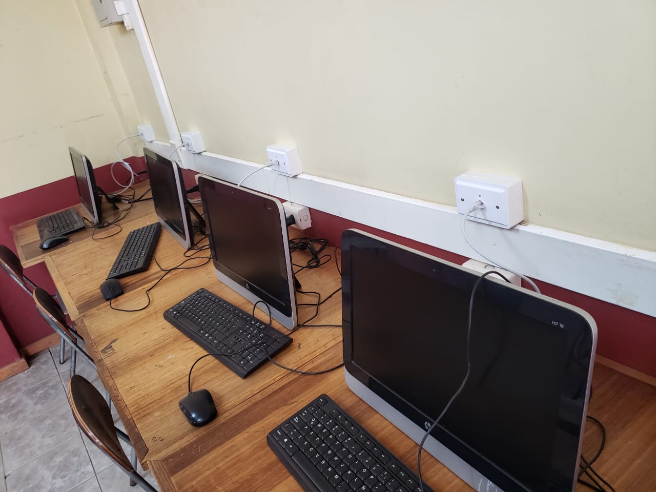 Distribución de red en gimnasio del colegio
