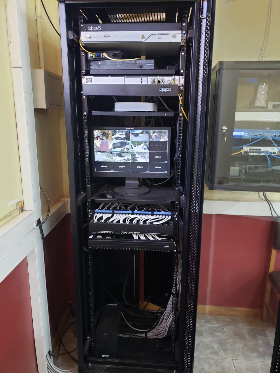 Instalación de puntos de red en sala de clases - Colegio Salesianos de Catemu